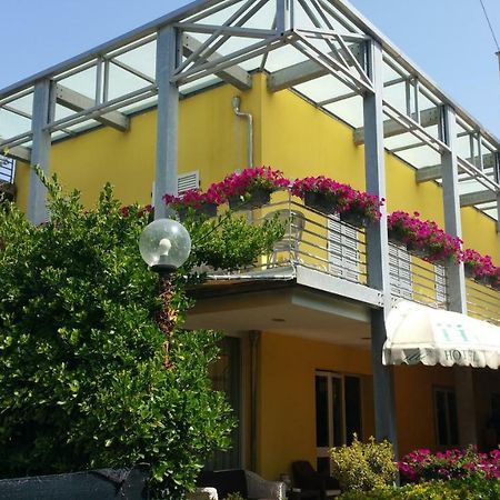 Hotel Illi Marina di Massa Ngoại thất bức ảnh