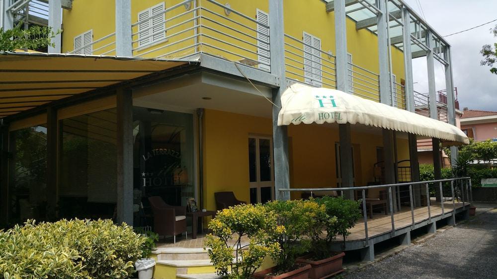 Hotel Illi Marina di Massa Ngoại thất bức ảnh