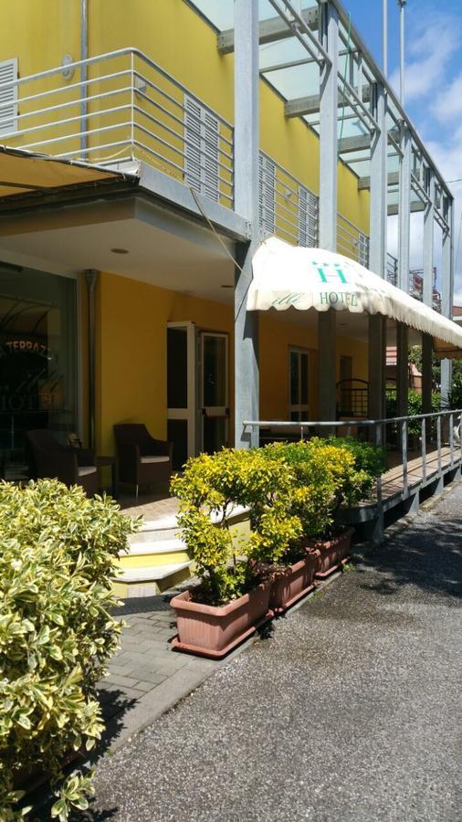Hotel Illi Marina di Massa Ngoại thất bức ảnh